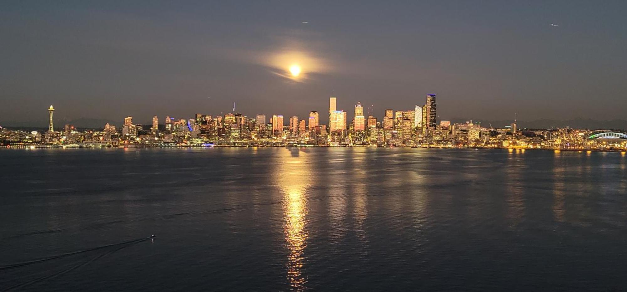 180 Degree, Unobstructed Bluff View! Apartment Seattle Exterior photo